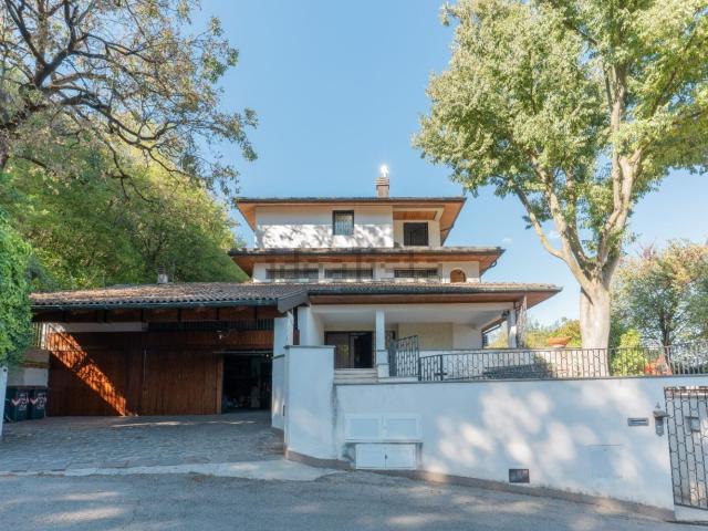 Appartamento in vendita di 112 m² in Via XXV Aprile, 4