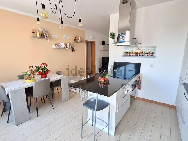 Appartamento in vendita di 112 m² in Viale degli Alpini