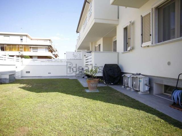 Appartamento in vendita di 112 m² in Viale delle Pinete