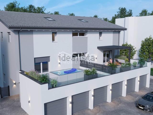 Appartamento in vendita di 113 m² in Via Comi Antonio, 10