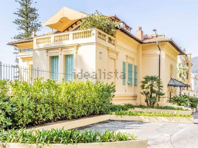 Appartamento in vendita di 113 m² in Via Cavalieri di Rodi, 12