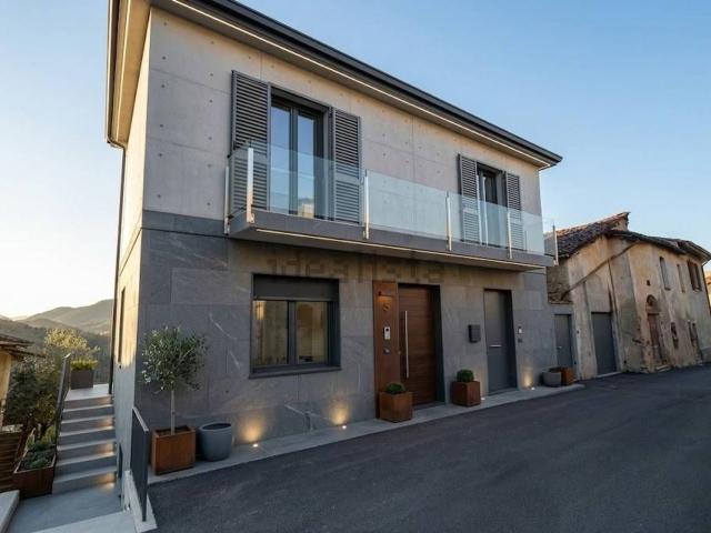 Appartamento in vendita di 113 m² in Via Bernardino Viglione, 48