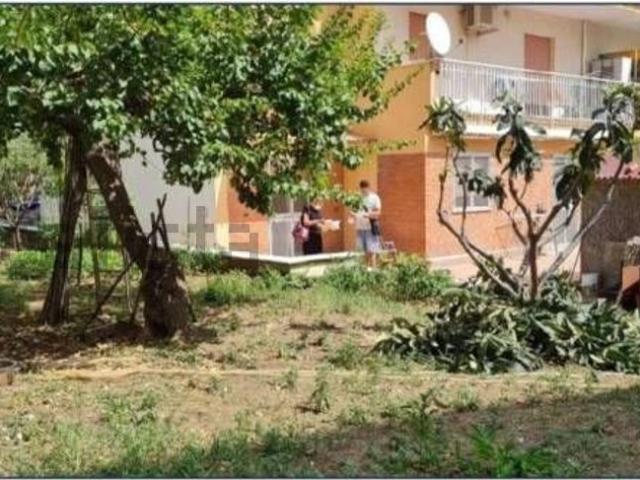 Appartamento in vendita di 113 m² in Via dei Conti Ricci, 137