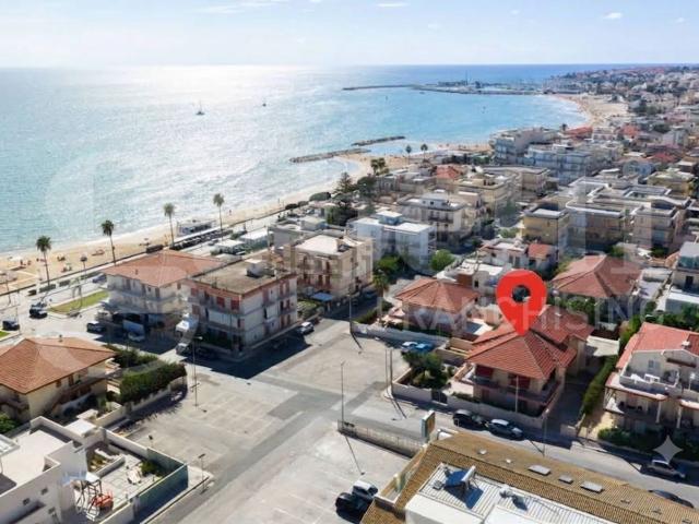 Appartamento in vendita di 113 m² in Via delle Ondine, 11