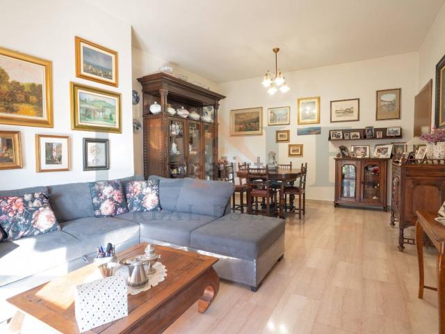 Appartamento in vendita di 111 m² in Via E. Ferrario, 12