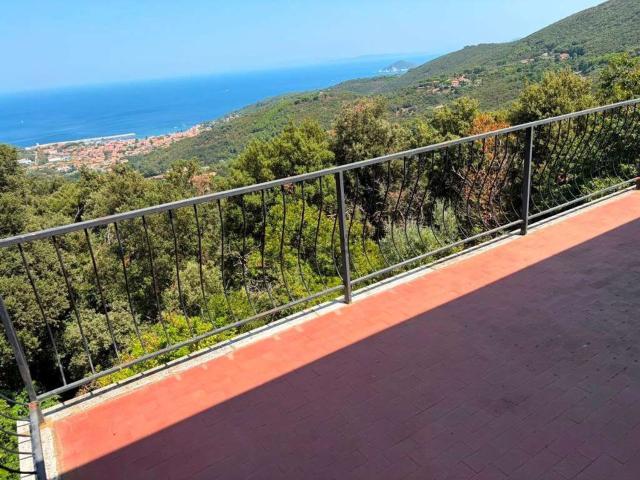 Appartamento in vendita di 113 m² in Via Monte Perone