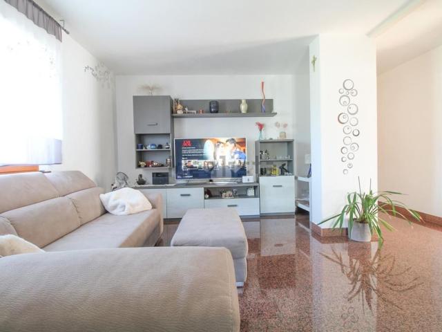 Appartamento in vendita di 113 m² in Via Madonna della Pietà, 135