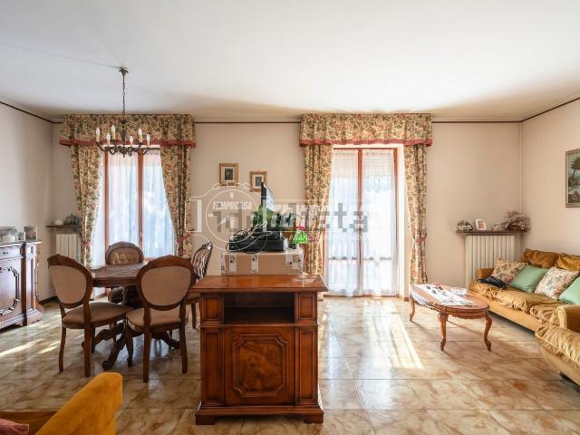 Appartamento in vendita di 113 m² in Via Medaglie D&apos Oro
