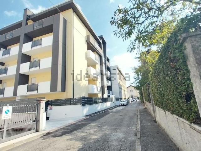 Appartamento in vendita di 113 m² in Via Ugo Foscolo