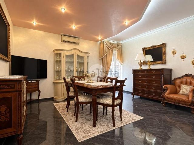 Appartamento in vendita di 113 m² in Viale Beccarini, 84