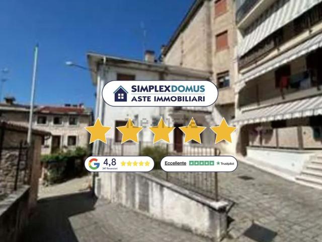 Appartamento in vendita di 114 m² in Via Lessini