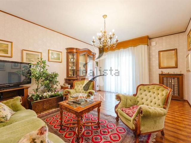 Appartamento in vendita di 114 m² in Via Pietro Bertolini