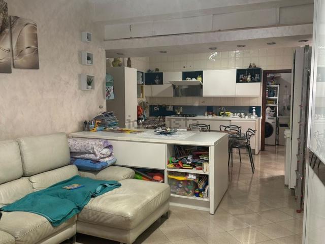 Appartamento in vendita di 114 m² in Via Publio Vigilio Marone, 36