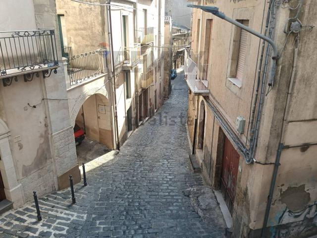 Appartamento in vendita di 114 m² in Via Tenente Gino Gennaro, 3