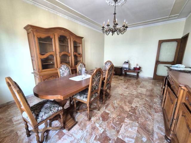 Appartamento in vendita di 114 m² in Viale Ciro Menotti, 57