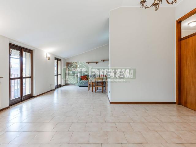 Appartamento in vendita di 114 m² in Piazza Mons. Pietro Grassi, 23