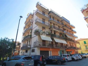 Appartamento in vendita di 114 m² in Piazza Salvo D&apos Acquisto, 32