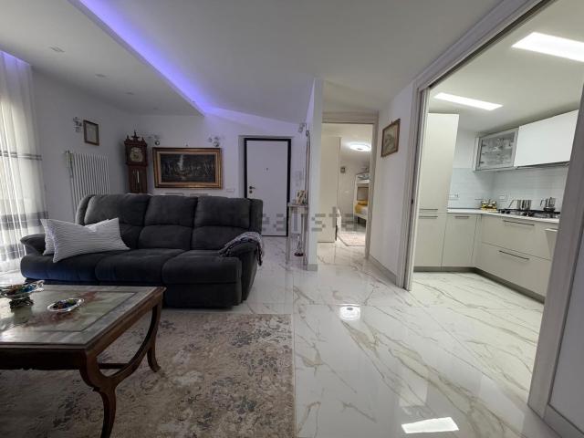 Appartamento in vendita di 115 m² in Via Capena
