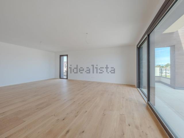 Appartamento in vendita di 115 m² in Via Capitanio