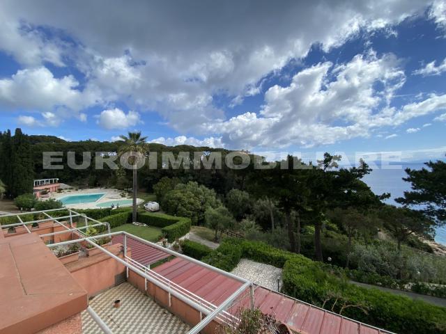 Appartamento in vendita di 115 m² in Via Capo D&apos Arco