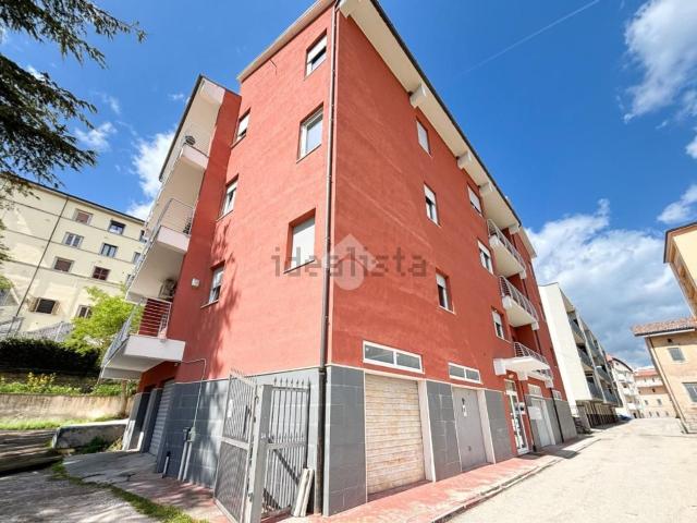 Appartamento in vendita di 115 m² in Via Carlo Chiarizia, 9
