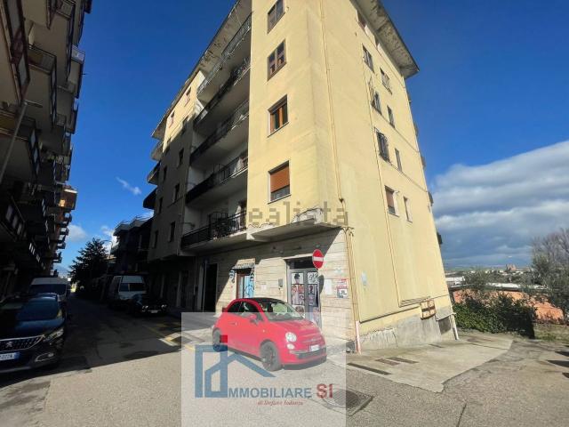 Appartamento in vendita di 115 m² in Via Castellano Giuseppe