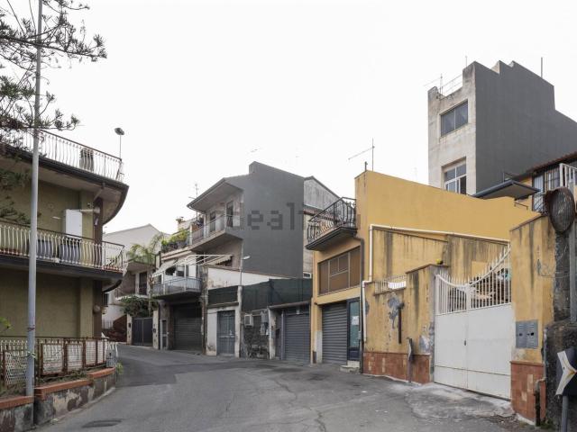 Appartamento in vendita di 115 m² in Via Acicastello, 39