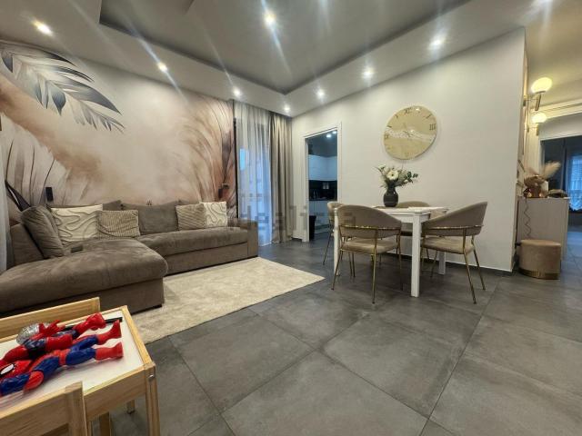 Appartamento in vendita di 115 m² in Via Alfonso Badini Confalonieri, 47