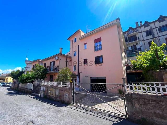 Appartamento in vendita di 115 m² in Via Alfredo Fabbrianesi, 6