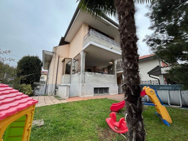 Appartamento in vendita di 115 m² in Via Boffalora Ticino, 9