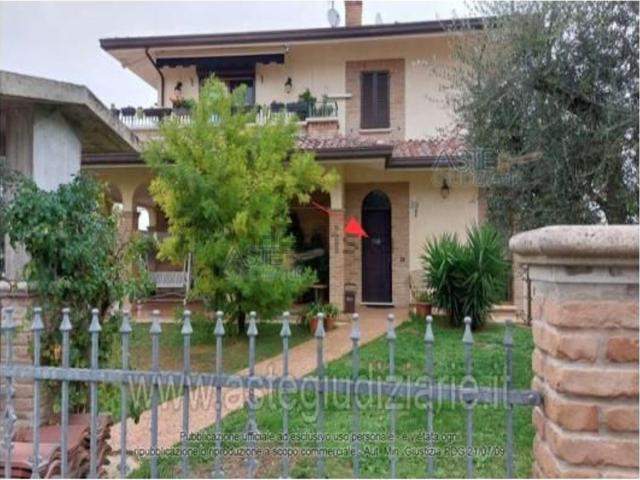 Appartamento in vendita di 115 m² in Via G. Villa, 216