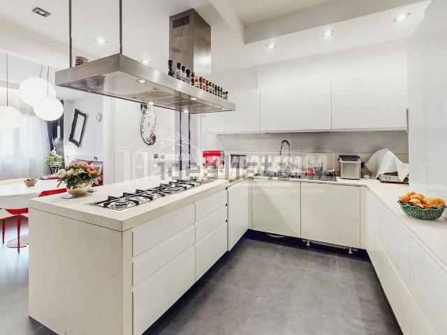 Appartamento in vendita di 115 m² in Via G. Carducci, 38