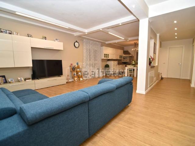 Appartamento in vendita di 115 m² in Via G. Matteotti, 42