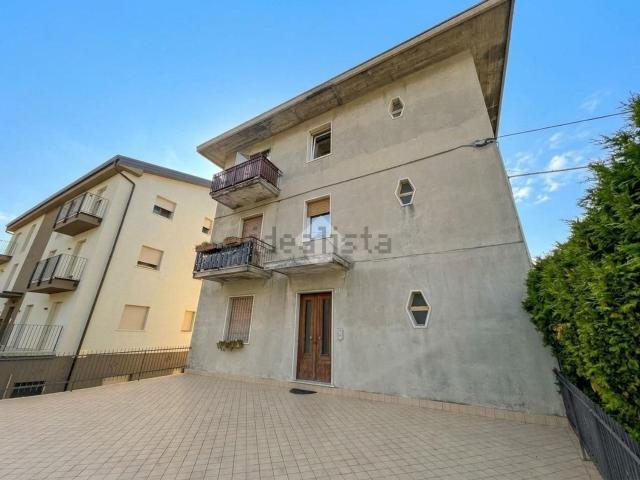 Appartamento in vendita di 115 m² in Via Gardesana, 1