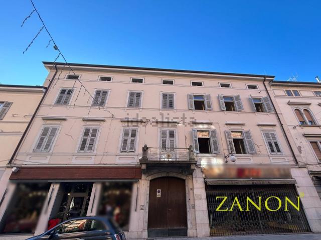 Appartamento in vendita di 115 m² in Via Guglielmo Oberdan, 9