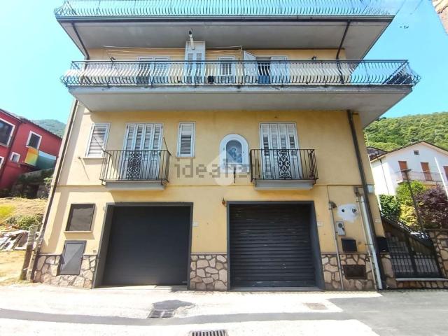 Appartamento in vendita di 115 m² in Via de Filippis, 50