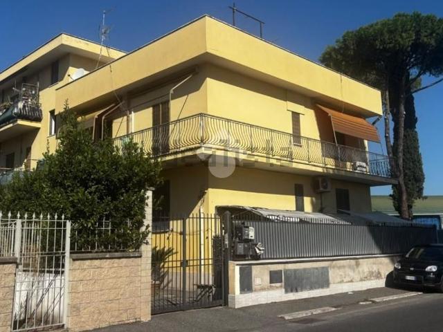 Appartamento in vendita di 115 m² in Via del Ponte delle Sette Miglia, 231