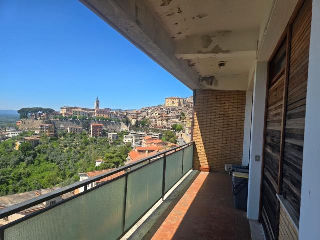 Appartamento in vendita di 115 m² in Via del Pontone