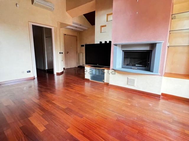 Appartamento in vendita di 115 m² in Via della Liberazione, 27