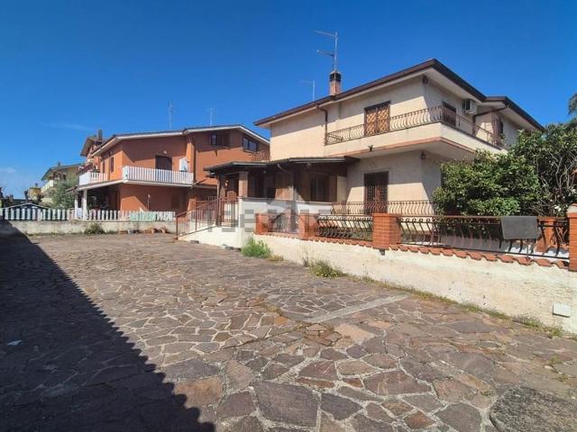 Appartamento in vendita di 115 m² in Via delle Due Torri, 116