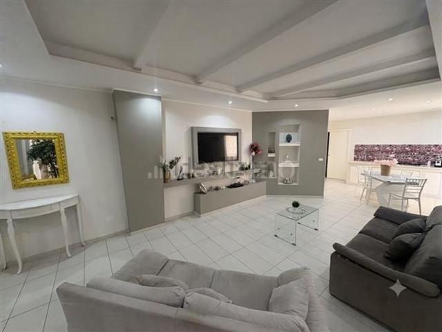 Appartamento in vendita di 115 m² in Via Emanuela Setti Carraro