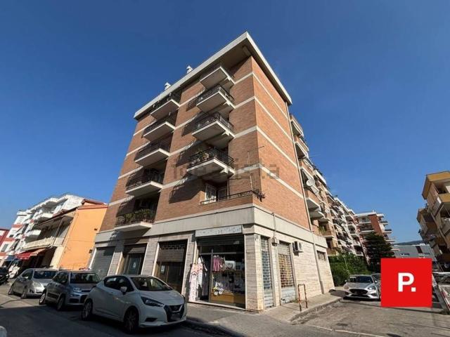 Appartamento in vendita di 115 m² in Via Enrico Tazzoli