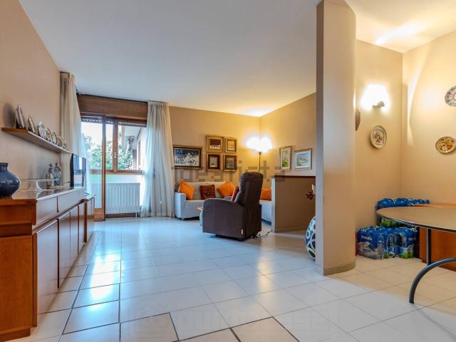 Appartamento in vendita di 115 m² in Via F. Gioia, 12