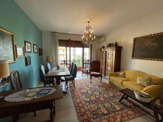 Appartamento in vendita di 115 m² in Via F. Prampolini, 100