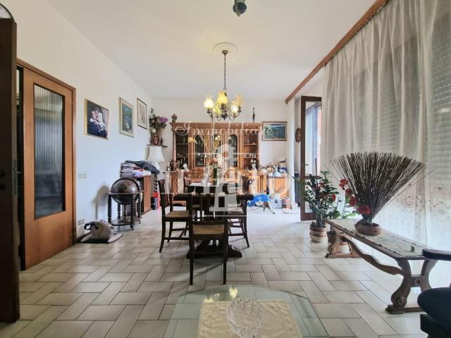 Appartamento in vendita di 115 m² in Via Francesco Baracca
