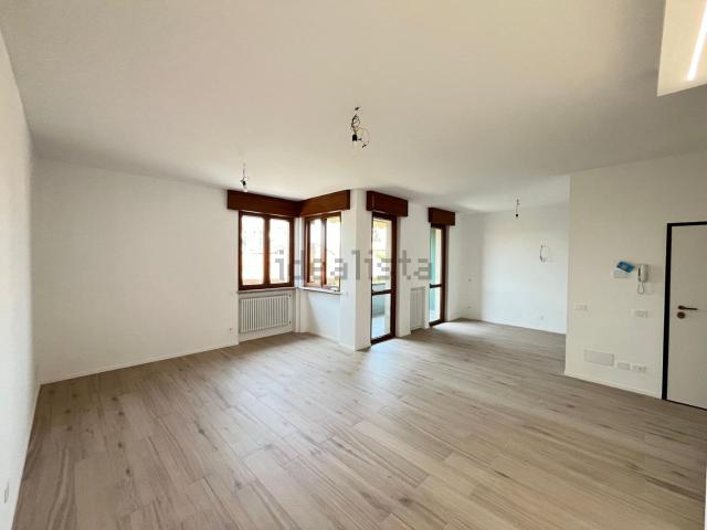 Appartamento in vendita di 115 m² in Via Lonate Pozzolo