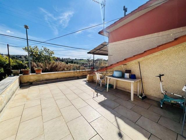 Appartamento in vendita di 115 m² in Via Montagnano, 180