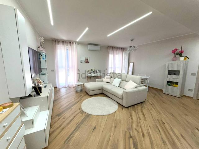 Appartamento in vendita di 115 m² in Via San Francesco D&apos Assisi, 40