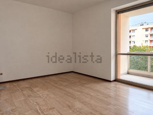 Appartamento in vendita di 115 m² in Via Sporting Mirasole, 47