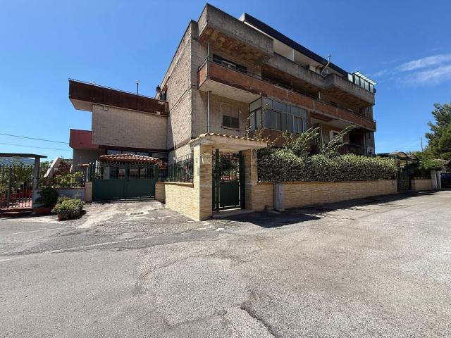 Appartamento in vendita di 115 m² in Via Paterno, 15